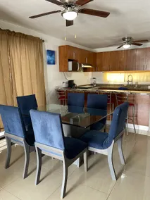 House with pool, 18 minutes from the airport - Image 3