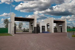 Luxury home 18 minutes from the airport - Image 2