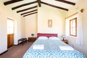 Country house with gardens and mountain views - Image 4