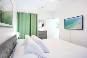 Awesome 1b on the Beach in South Beach with Pool! - Image 2