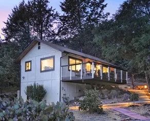 Cottage on the Rock | Hot Tub · King Bed · Bikes - Image 4
