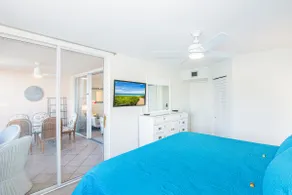 Luxury 2/2 Resort Condo w Lake View close to beach in Resort Setting - Image 5
