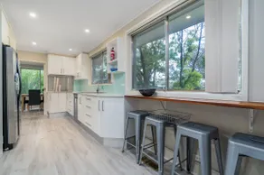 Elegant 4 Bedroom Home in Chifley - Hosted by Canstay - Image 4
