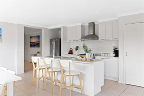 Island Luxe Retreat Cowes. Modern Holiday House, Powerful outdoor spa/jaquzzi. - Image 5