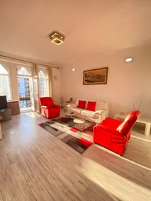 Luxury apartment + balcony | Easy check-in - Image 4