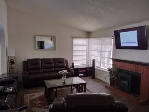 Luxe Furnished 1-story Home Near Airport TradrJoes - Image 5