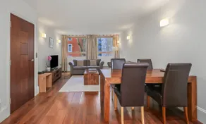 Stylish two bedroom apartment with sofa bed - Image 4