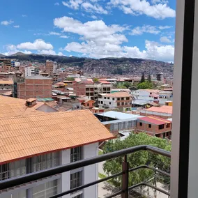 Spacious with balcony/central/central/King size bed/Internet - Image 5