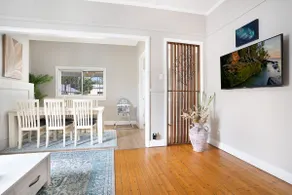 3BR Figtree 10 mins walk to shops & malls w/ Wi-Fi - Image 3