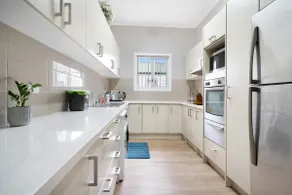 3BR Figtree 10 mins walk to shops & malls w/ Wi-Fi - Image 4