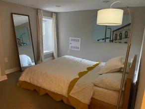Cozy & Convenient Retreat in Lively Neighborhood - Image 4