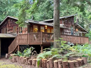 Cozy Cabin Nestled in Vashon’s Huckleberry Woods - Image 2