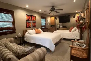 Private Pool, Garden Oasis & Pet Friendly - Image 4