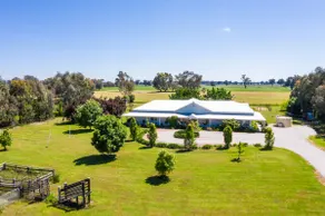 Farm House at the Gateway to the King Valley - Image 4