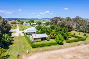 Farm House at the Gateway to the King Valley - Image 5