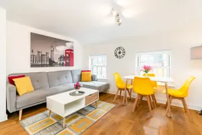 Town Center Apartment with 55” Smart TV+Netflix - Image 2