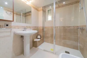 Stunning Apartment in the Neighborhood of Las Letras on C/Prado - Image 5