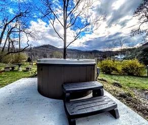 Cottage with Hot Tub - Quiet & Private - Image 2