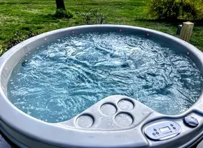 Cottage with Hot Tub - Quiet & Private - Image 3