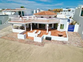 Incredible beachfront home In gated community - Image 2
