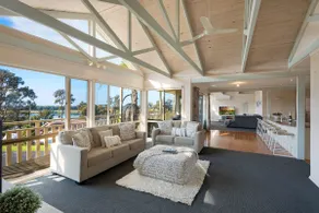 Pelican Lake Holiday House - Image 2