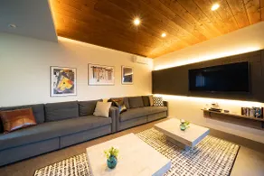 Luxury boutique hotel/3 bedrooms/3 bathrooms/2 free parking spaces - Image 2