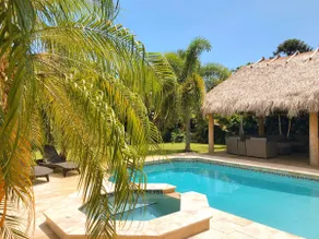 Paradise Resort, With Pool, & Mile Away From the Beach - Image 5