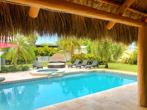 Paradise Resort, With Pool, & Mile Away From the Beach - Image 2