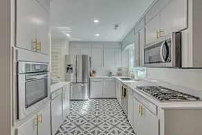 3BR Spacious Home~EVCharger~NEW Spa-Style Bathroom - Image 4