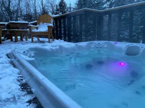 Mount Snow cabin with Jacuzzi. - Image 4