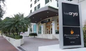 Hotel Rooms with Rooftop Pool and Free Parking! - Image 5