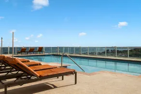 Hotel Rooms with Rooftop Pool and Free Parking! - Image 2