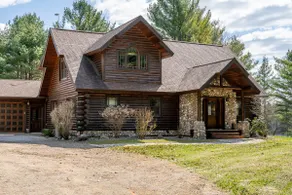 Spacious Lakefront Lodge, Kayaks/Canoes Included! Pet Friendly! - Image 2