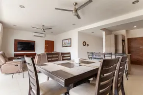 A spacious apartment just 2 blocks from the Diana - Image 3