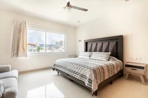 A spacious apartment just 2 blocks from the Diana - Image 5