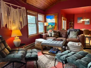 Large lodge w/ game room, fire pit + private suite - Image 2