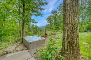 Chef's kitchen, seclusion, and breathtaking views - Image 5