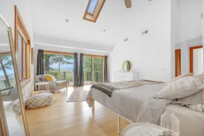 Chef's kitchen, seclusion, and breathtaking views - Image 3