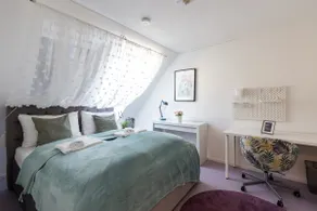 Julius 28: Elegant Stay with AC Near Vienna Center - Image 3