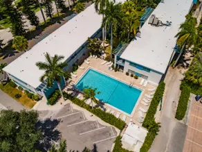 Luxury condo. 300 steps to beach & Naples Pier. - Image 3