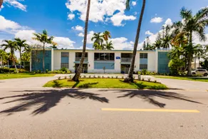 Luxury condo. 300 steps to beach & Naples Pier. - Image 2