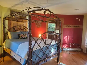 Cabin on the Creek - Image 2