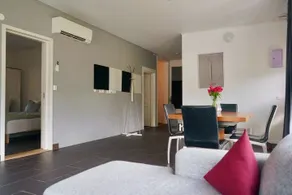 Spacious home with 4 bedrooms - Image 5