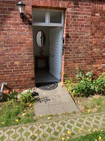 Apartment with small garden - Image 3