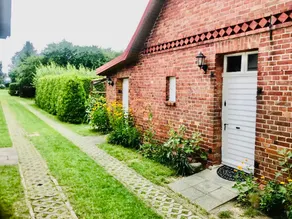 Apartment with small garden - Image 2