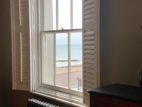 Big, airy seaview flat in the heart of St Leonards - Image 5