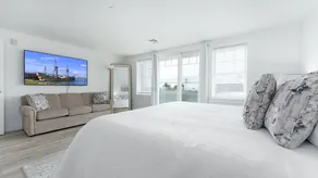 Luxurious 5-Star Location with Scenic Ocean View - Image 5