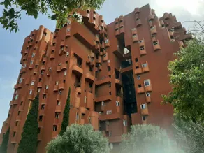 Barcelona: Nice duplex in Walden 7 (Bofill) & pool - Image 2