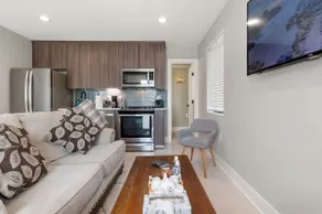 2BR Steps To King St & Metro | 99 score - Image 5