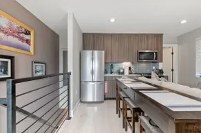 2BR Steps To King St & Metro | 99 score - Image 4